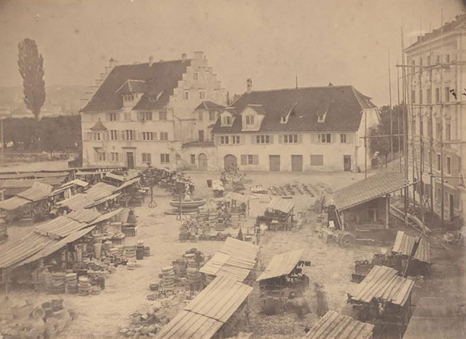 [Altes Stadthaus im Kratz mit Markt]. [Zürich?], [vor 1886]. Zentralbibliothek Zürich, Zürich H2 Fraumünster-Qu. Altes Stadthaus I,11